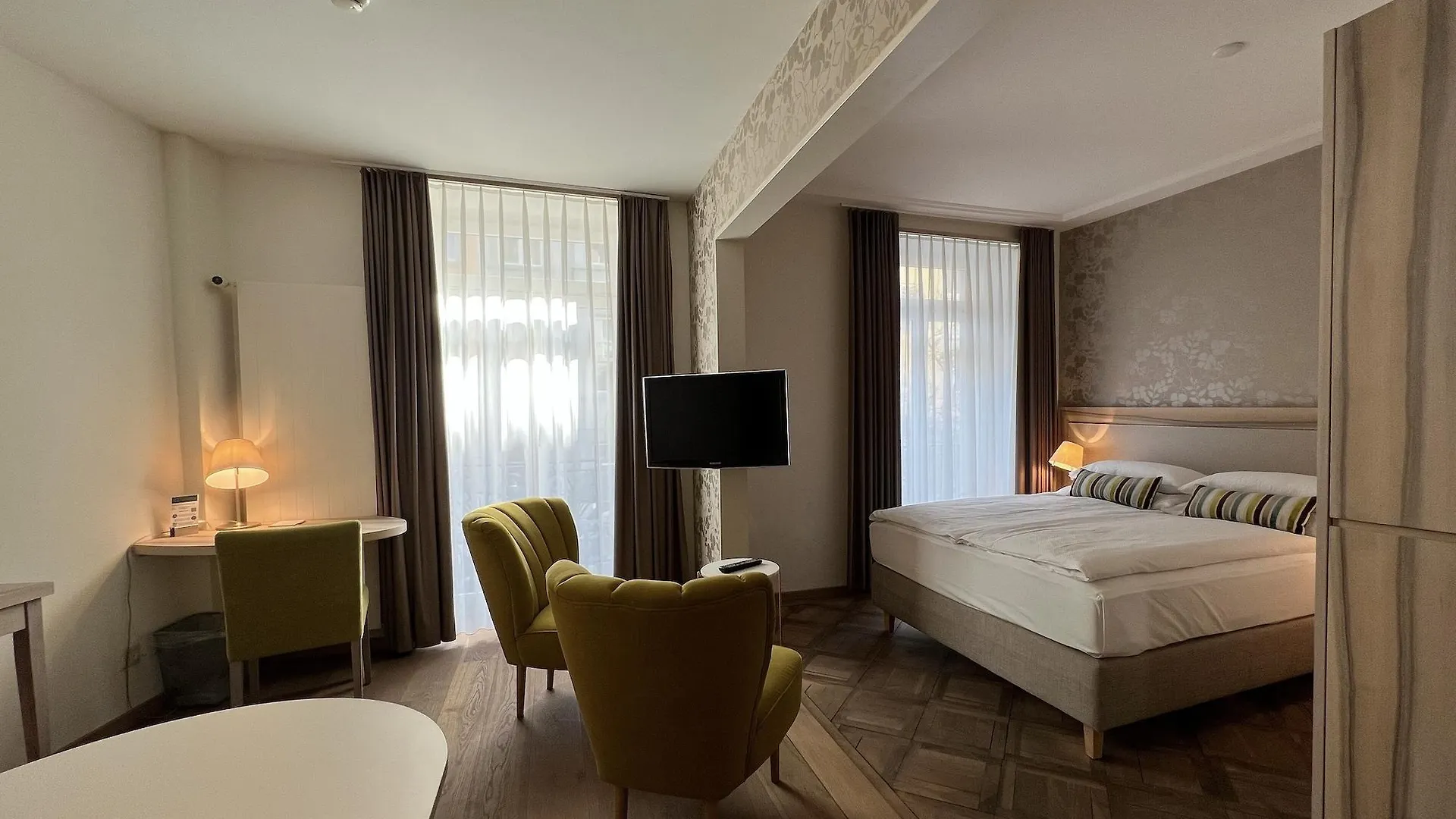 Platzhirsch Zuerich - Downtown Boutique Hotel & Sushi Lounge